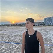 Me defino como una persona apta y disciplinada con el trabajo que ofrezco y daré clases a alumnos de primaria